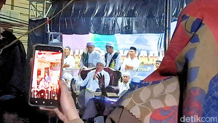 Sempat Ditolak, Habib Rizieq Bakar Semangat Jemaah Tarakan di Tengah Hujan